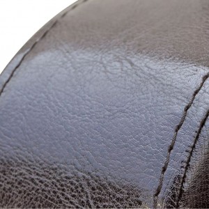 Sillón de cuero sintético marrón H